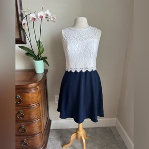 NWT Lilly Pulitzer Carolyn Dress in Navy and White Lace.